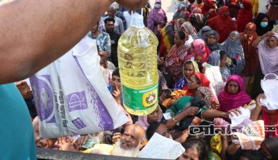 টিসিবির পণ্য নিতে লাইনে নিম্ন ও মধ্যবিত্তরা