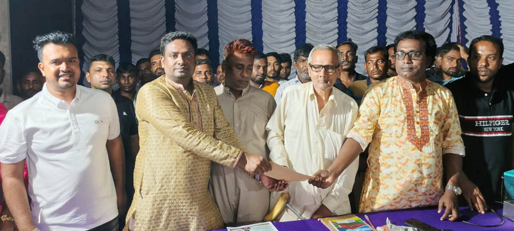 বাঘায় বিএনপি ও ছাত্রদল নেতার পূজামণ্ডপ পরিদর্শন ও অনুদান প্রদান