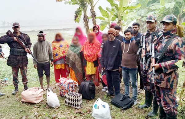 ভোলাহাট সীমান্তে ২৭ জনকে আটক করেছে বিজিবি।।