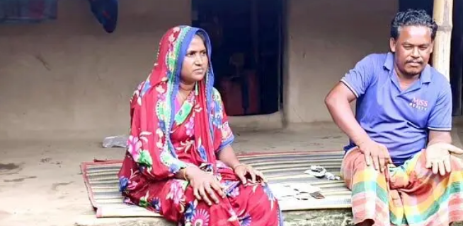 হাত দেখাচ্ছেন অ্যানথ্রাক্স এক রোগী মেহেরপুরে অসুস্থ পশুর মাংস থেকে ছড়িয়ে পড়ছে অ্যানথ্রাক্স