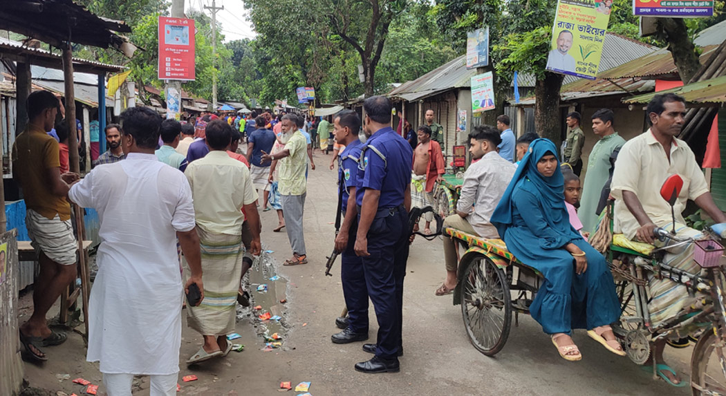 পাবনায় ঈদগাহ মাঠের নামকরণ নিয়ে দুই গ্রামবাসীর সংঘর্ষ, আহত ২০