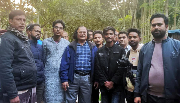 গ্রাম থেকে আন্তর্জাতিক অঙ্গনে সাফল্য ১৫ বছর পর দেশে ফিরলেন মহাকাশ বিজ্ঞানী অধ্যাপক ড. মিয়াহ মুহাম্মদ আদেল