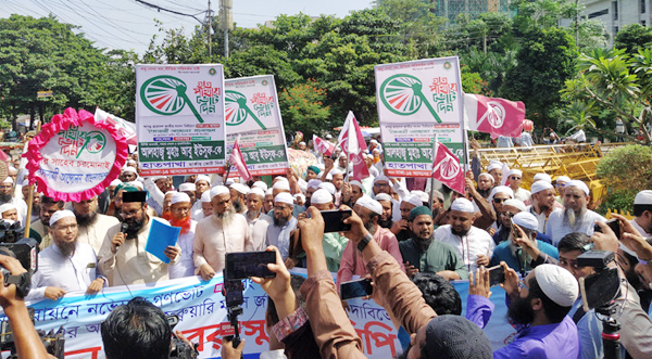 নভেম্বরে গণভোটের দাবিতে নির্বাচন ভবনের সামনে জামায়াতসহ ৮ দলের সমাবেশ