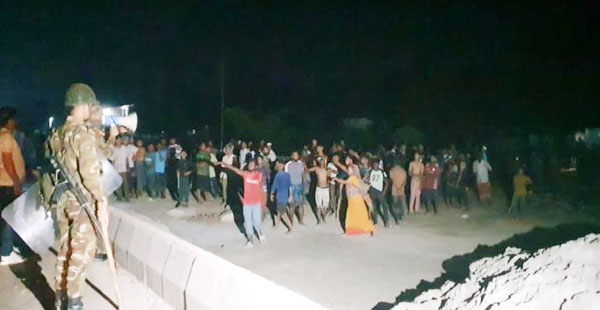ব্রাহ্মণবাড়িয়ার মহাসড়কে টর্চ জ্বালিয়ে সংঘর্ষ