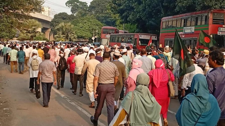 শিক্ষকদের ‘মার্চ টু সচিবালয়’ আটকে দিলো পুলিশ