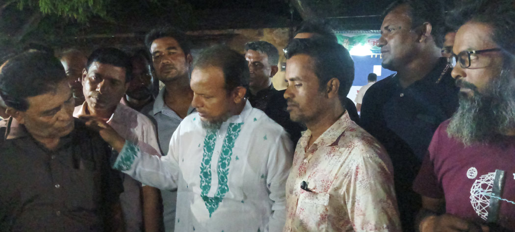 মোহনপুরে এমপি প্রার্থী রায়হানের পূজামণ্ডপ পরিদর্শন