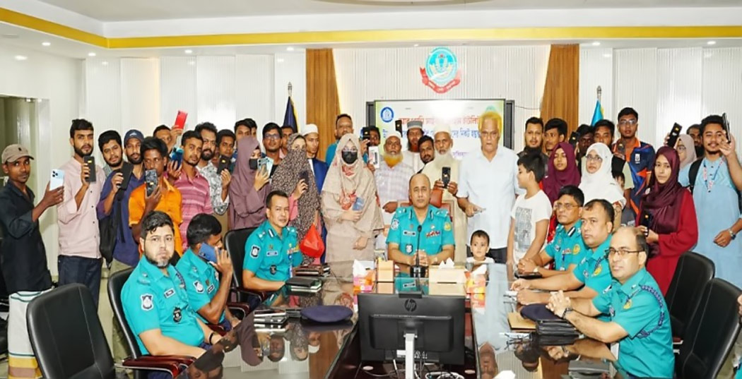 আরএমপির প্রযুক্তিগত সহায়তায় ৭৫টি হারানো মোবাইল ফোন ফিরে পেলেন মালিকেরা