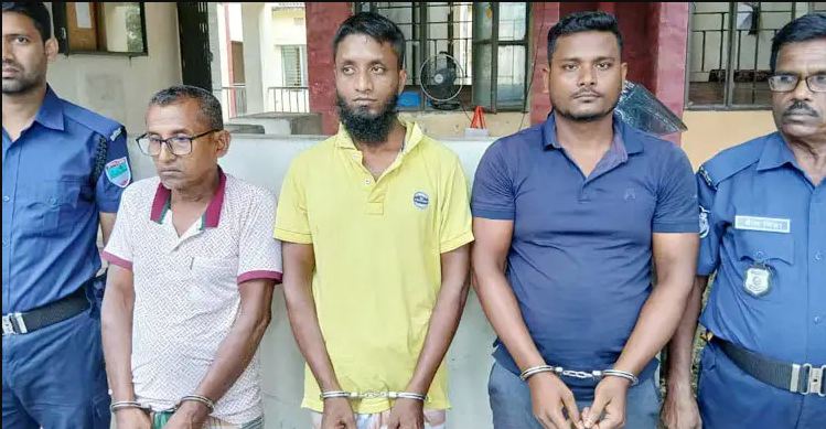 যশোরে চাঁদার দাবিতে ২ ব্যবসাপ্রতিষ্ঠানে বোমা হামলা, আটক ৩