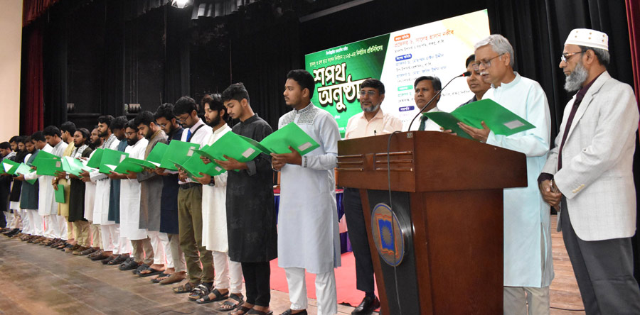 রাকসু’র নির্বাচিত প্রতিনিধিদের শপথ গ্রহণ অনুষ্ঠিত