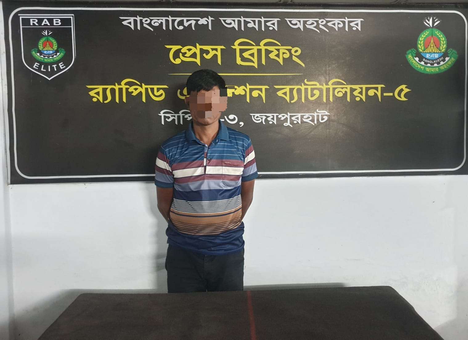 জয়পুরহাটে গাঁজাসহ দুই মাদক ব্যবসায়ীকে গ্রেফতার