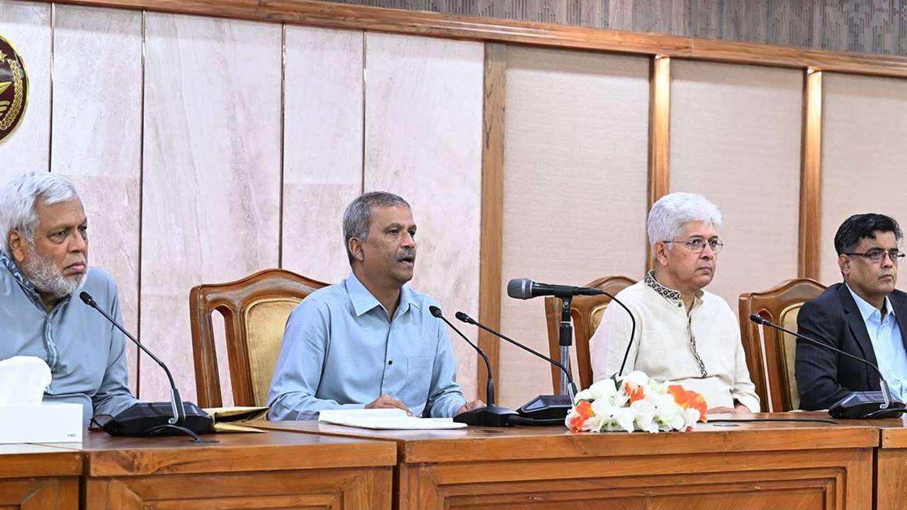 অপেক্ষা করেও রাজনৈতিক মতামত না পেলে নিজের মতো পদক্ষেপ নেবে সরকার : আসিফ নজরুল
