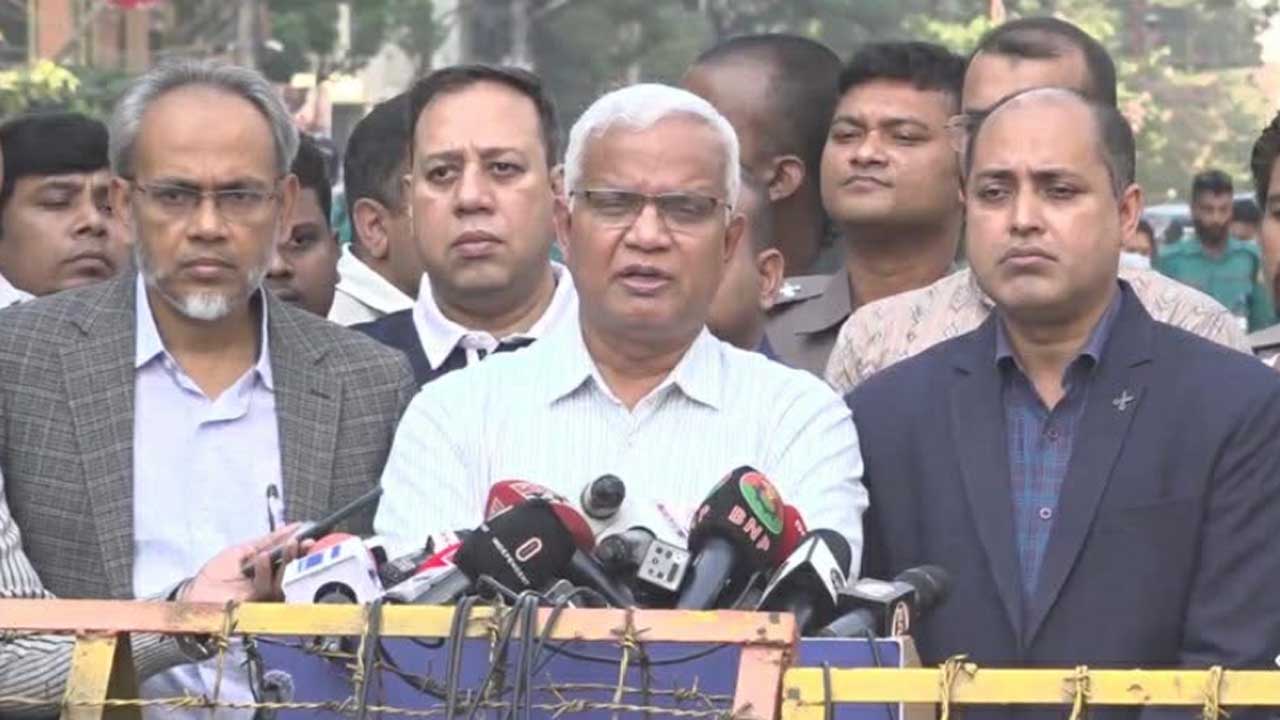 খালেদা জিয়ার অবস্থা আগের মতো, গ্রহণ করতে পারছেন চিকিৎসা