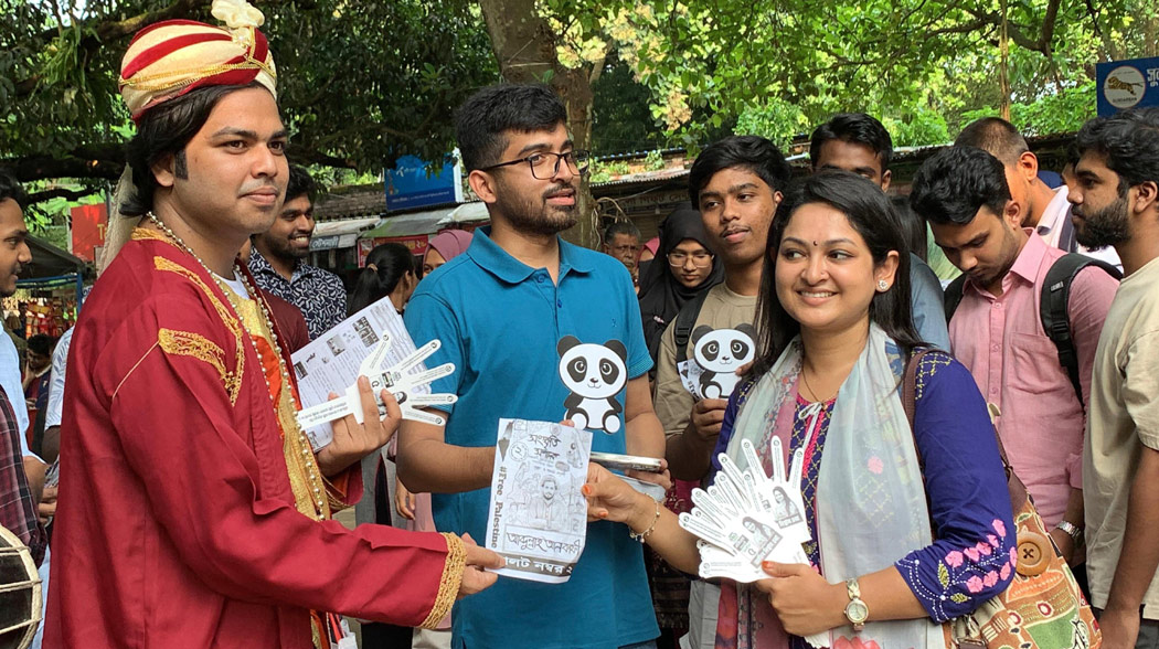 নবাব সিরাজউদ্দৌলার সাজে প্রচারণায় প্রার্থী