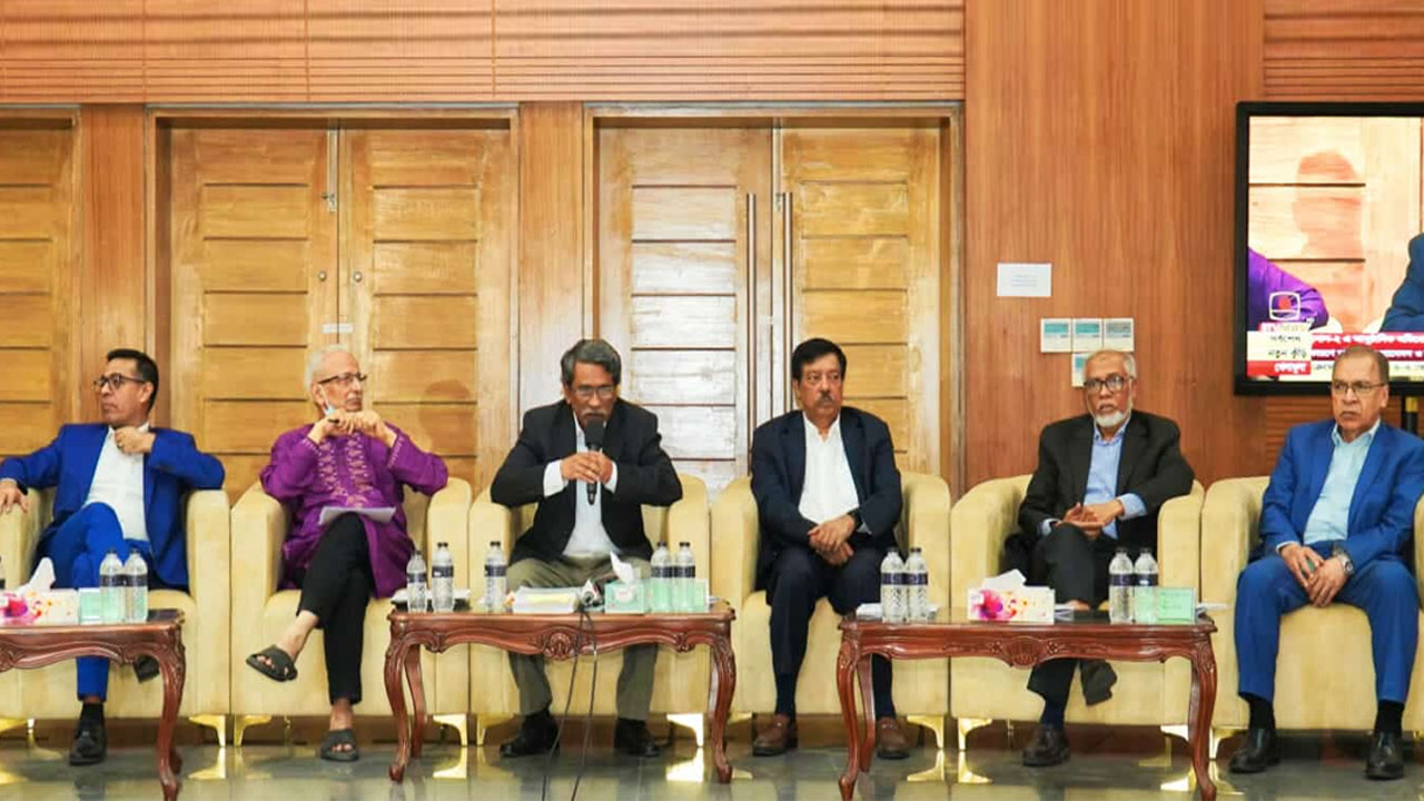 একাধিক বাস্তবায়ন প্রক্রিয়ার প্রস্তাব দেবে কমিশন : আলী রীয়াজ