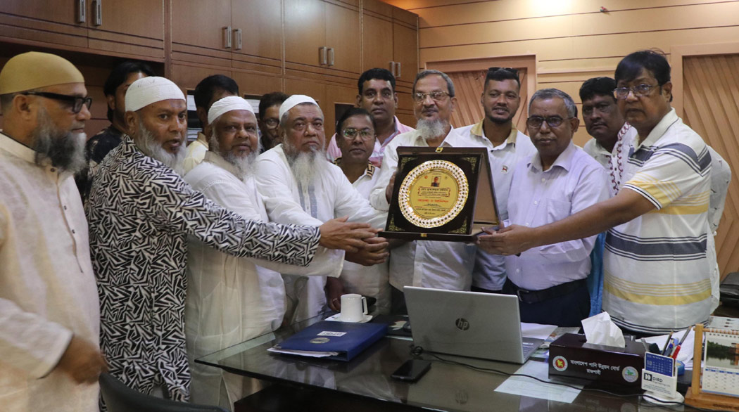 রাজশাহীতে পানি উন্নয়ন বোর্ডের নতুন প্রধান প্রকৌশলীকে ঠিকাদার সমিতির শুভেচ্ছা