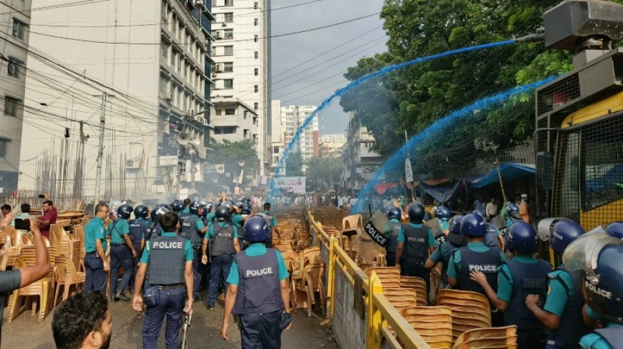 কাকরাইলে জাতীয় পার্টির কর্মী সমাবেশে পুলিশের বাধা, সাউন্ড গ্রেনেড নিক্ষেপ