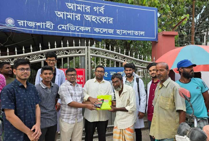 ডেঙ্গু-চিকনগুনিয়া প্রতিরোধে রামেক ছাত্রদলের মশারি বিতরণ